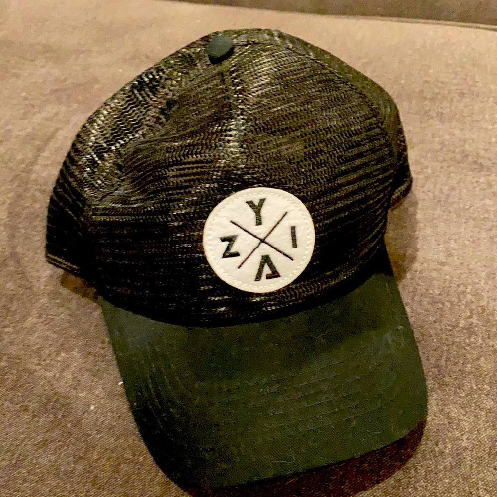 Zyia Black X Mesh hat